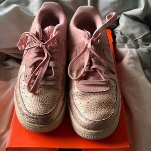 Nike Zoom Medicon Turbo size youth seven pink and rose gold with white bottom